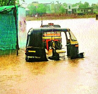 False fury in the Marathwada region continued even after the fall | मराठवाड्यात ढगफुटी होऊनही नशीबफुटी कायम