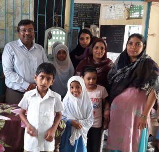 'Chief Executive Officer' Dilip became a white paper teacher, Urdu writer and teacher | ‘मुख्य कार्यकारी अधिकारी’ दिलीप पांढरपट्टे बनले ‘शिक्षक’, उर्दूत दिली शिकवणी