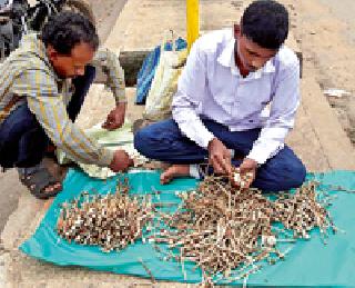 Stock markets: | सात्या बाजारात :