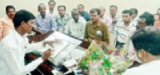 Add it to the 32 million GPF seized | जप्त केलेले ३२ लाख जीपीएफमध्ये जमा करा