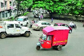 The children have to be defeated | बालकांना धरावा लागतो जीव मुठीत