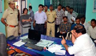 Jeep is not going, how did the truck go? | जीप जात नाही, ट्रक गेला कसा? Jeep is not going, how did the truck go? | जीप जात नाही, ट्रक गेला कसा?