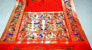 Weaving worried: prices of silk increased; Paithani rates dropped | विणकर चिंतित : रेशमाचे भाव वाढले; पैठणीचे दर घसरले