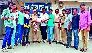 The demand for action against the tinkers | टवाळखोरांवर कारवाई करण्याची मागणी