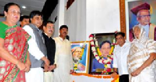 The country's leaders were NCP's | देशाचे लोकनेते होते रा.सू.गवई