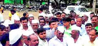 Onion auctioned off at Sakheke Subdistrict | सायखेडा उपबाजारात कांदा लिलाव पाडले बंद