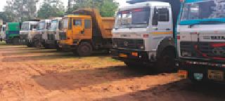 21 trucks carrying illegal trawlers caught | रेतीची अवैध वाहतूक करणारे २१ ट्रक पकडले