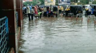 Traveler's Train: The Great Depression of the Railway Administration | प्रवाशांची तारांबळ : रेल्वे प्रशासनाची प्रचंड उदासीनता