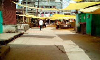 Due to the collapse of the market | संपामुळे बाजारपेठ पडली ओस Due to the collapse of the market | संपामुळे बाजारपेठ पडली ओस