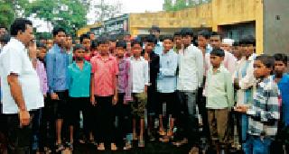 Students of Ashram Shalakkale Project office | आश्रमशाळेचे विद्यार्थी धडकले प्रकल्प कार्यालयात