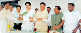 Congress has changed the name of three Talukas in the district | काँग्रेसने जिल्ह्यात तीन तालुका अध्यक्ष बदलविले