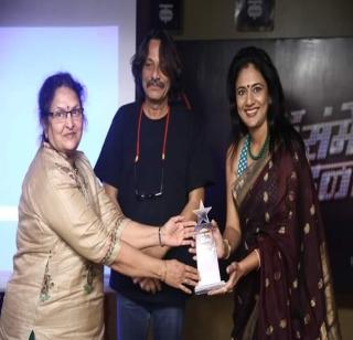 Vidarbha painters 'kalla'! | विदर्भातील चित्रकर्मींचा 'कल्ला' ! Vidarbha painters 'kalla'! | विदर्भातील चित्रकर्मींचा 'कल्ला' !