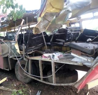 ST accidents, 3 killed and 12 injured | एसटी अपघात, ३ ठार, १२ जण जखमी ST accidents, 3 killed and 12 injured | एसटी अपघात, ३ ठार, १२ जण जखमी