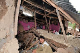 A citizen of Purna Katha is fearless | पूर्णा काठावरील नागरिक भयग्रस्तच