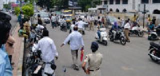 Venue: Irwin Square, Time: 12.41 ... | स्थळ : इर्वीन चौक, वेळ : दुपारी १२.४१...