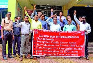 The turnover of three thousand crores jumped | तीन हजार कोटींची उलाढाल ठप्प