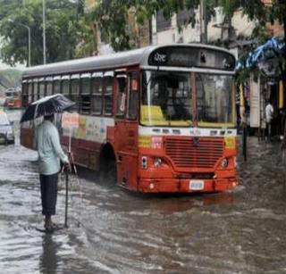 Heavy rains in suburban areas including Mumbai, Railway service disrupted | मुंबईसह उपनगरांत मुसळधार पाऊस, रेल्वेसेवा विस्कळीत
