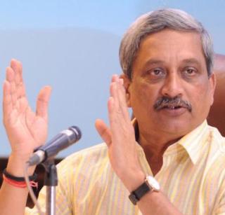 Manohar Parrikar will teach the lesson to the people against the country | देशाच्या विरुद्ध बोलणा-यांना धडा शिकवू - मनोहर पर्रीकर