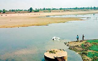 The 'reservoirs' are still thirsty due to lack of rain | पावसाअभावी ‘जलाशये’ अजूनही तहानलेलीच