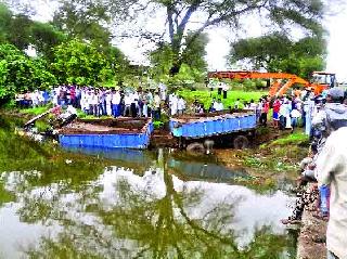 Second accident on the bridge over the bridge | ओणे पुलावर सलग दुसरा अपघात