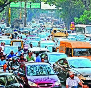 Pune's speed is 18 kmph | पुणेकरांचा वेग ताशी १८ किलोमीटरच Pune's speed is 18 kmph | पुणेकरांचा वेग ताशी १८ किलोमीटरच
