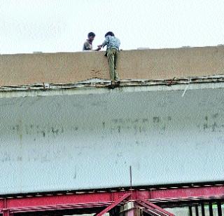 Demand for 'those' constructions | ‘त्या’ बांधकामांची चौकशी करण्याची मागणी