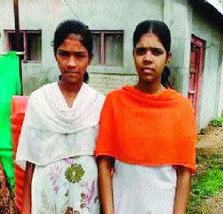 Both of them have become the base of the unreal! | निराधार ‘दोघी’ बनल्यात एकमेकींचा आधार! Both of them have become the base of the unreal! | निराधार ‘दोघी’ बनल्यात एकमेकींचा आधार!