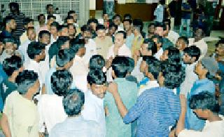 Relatives of the relatives beat up | नातेवाइकांची डॉक्टरला मारहाण