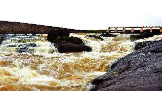 Ganges water from two and a half thousand cusecs | गंगापूरमधून अडीच हजार क्यूसेक पाण्याचा विसर्ग Ganges water from two and a half thousand cusecs | गंगापूरमधून अडीच हजार क्यूसेक पाण्याचा विसर्ग