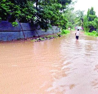 There is water everywhere in Bharindar after Nalasheed brass is open | नालेसफाईचे पितळ उघडे पडल्याने भार्इंदरमध्ये सर्वत्र पाणीच पाणी