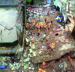 Five people killed in building collapsed | इमारत कोसळून भिवंडीत नऊ जण ठार Five people killed in building collapsed | इमारत कोसळून भिवंडीत नऊ जण ठार