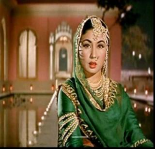 Due to birthday of Tragedy Queen Meena Kumari | ट्रॅजेडी क्वीन मीना कुमारीच्या जन्मदिनानिमित्त आदरांजली Due to birthday of Tragedy Queen Meena Kumari | ट्रॅजेडी क्वीन मीना कुमारीच्या जन्मदिनानिमित्त आदरांजली