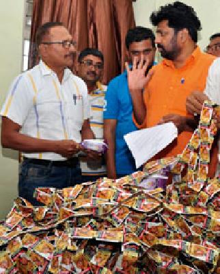 Remember, knock on the gutkha! | याद राखा, येथेच गुटख्याचे गोडावून करु !