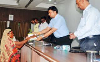 Revenue administration make people oriented | महसूल प्रशासन लोकाभिमुख करा Revenue administration make people oriented | महसूल प्रशासन लोकाभिमुख करा