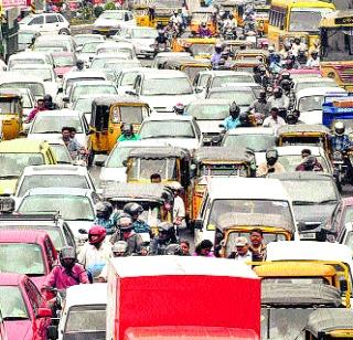 Rain has gone, but the traffic deteriorate increased | पाऊस ओसरला, पण वाहतूक कोंडी वाढली Rain has gone, but the traffic deteriorate increased | पाऊस ओसरला, पण वाहतूक कोंडी वाढली
