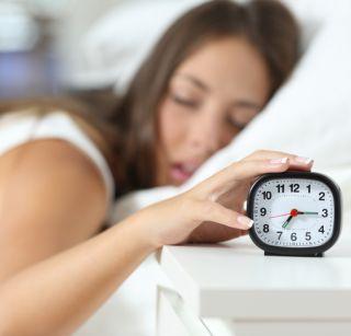 Avoid doing these 8 things before sleeping | झोपण्याआधी या 8 गोष्टी करणं टाळा Avoid doing these 8 things before sleeping | झोपण्याआधी या 8 गोष्टी करणं टाळा