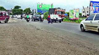 Disadvantage from being partial to work | काम अर्धवट असल्याने गैरसोय Disadvantage from being partial to work | काम अर्धवट असल्याने गैरसोय