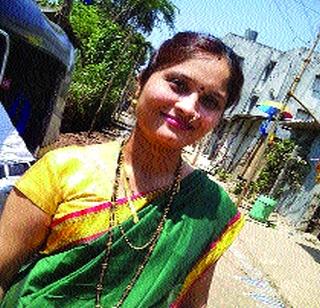 Resentment of relatives after the death of baby girl | बाळंतिणीच्या मृत्यूनंतर नातेवाइकांचा आक्रोश Resentment of relatives after the death of baby girl | बाळंतिणीच्या मृत्यूनंतर नातेवाइकांचा आक्रोश