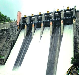 Water released from the forest project! | वान प्रकल्पातून पाण्याचा विसर्ग सुरूच !