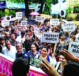 Doctors' Front Against the Health Department | आरोग्य विभागाच्या निषेधार्थ डॉक्टरांचा मोर्चा Doctors' Front Against the Health Department | आरोग्य विभागाच्या निषेधार्थ डॉक्टरांचा मोर्चा