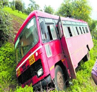 The driver got dizzy! | चालकाला चक्कर आल्याने बस उलटली!