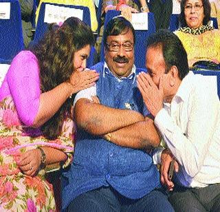 Such a color award ceremony! | असा रंगला पुरस्कार सोहळा!