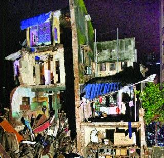 Building collapses in Girgaum | गिरगावात इमारतीचा भाग कोसळला
