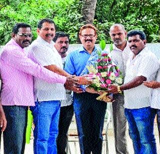 Congratulations to 'Lokmat' by Pune Newspaper Vendor Association! | पुणे वृत्तपत्र विक्रेता संघातर्फे ‘लोकमत’ला अभिनंदनपर शुभेच्छा! Congratulations to 'Lokmat' by Pune Newspaper Vendor Association! | पुणे वृत्तपत्र विक्रेता संघातर्फे ‘लोकमत’ला अभिनंदनपर शुभेच्छा!