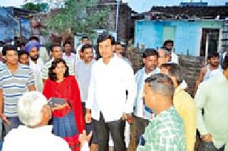 Inspection of 13 villages on river Pardi | पेढी नदी पात्रालगतच्या १३ गावांची पाहणी