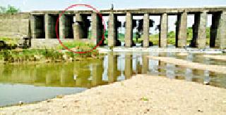 The 'stop' traffic on the bridge | ‘त्या’ पुलावरील वाहतूक बंद