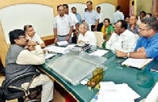 Remove the tender of Babupeth flyovers in one month | बाबुपेठ उड्डाणपुलाचे टेंडर एका महिन्यात काढा