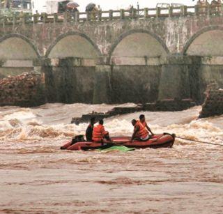The remains of the ST bus of the Mahad accident | महाड दुर्घटनेतील एसटी बसचे अवशेष सापडले