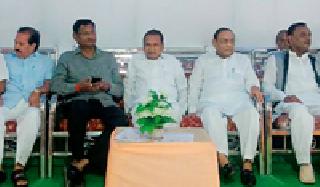 Congress's contribution in the development of the nation - Prabhakar Mamulukar | देशाच्या विकासात काँग्रेसचे योगदान मोलाचे - प्रभाकर मामुलकर