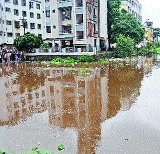 Due to diversion threats to constructions | नाले वळविल्याने बांधकामे धोक्यात Due to diversion threats to constructions | नाले वळविल्याने बांधकामे धोक्यात